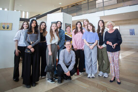 Landesrätin Katharina Wiesflecker mit den Künstler:innen Landesrätin Katharina Wiesflecker mit den Künstler:innen