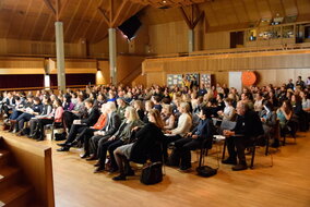 Zahlreiche Interessierte besuchten die Tagung "Aus dem Rahmen fallen"