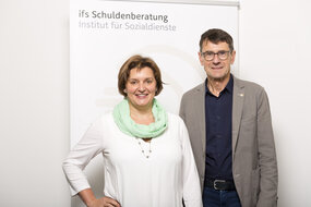 Simone Strehle-Hechenberger folgt Peter Kopf als Leiterin der ifs Schuldenberatung