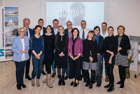 Vertreter:innen der Politik und Fachpersonen auf der Veranstaltung der ifs Gewaltschutzstelle im LKH Bregenz