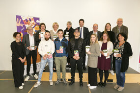 Die Gewinner des 16.500sten Finanzführerscheins Die Gewinner des 16.500sten Finanzführerscheins gemeinsam mit den Projektpartnern und -partnerinnen