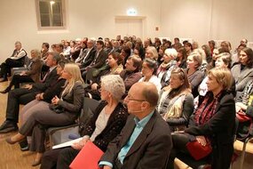 Veranstaltung anlässlich 25 Jahre ifs FrauennotWohnung Die Gäste der Veranstaltung anlässlich 25 Jahre ifs FrauennotWohnung